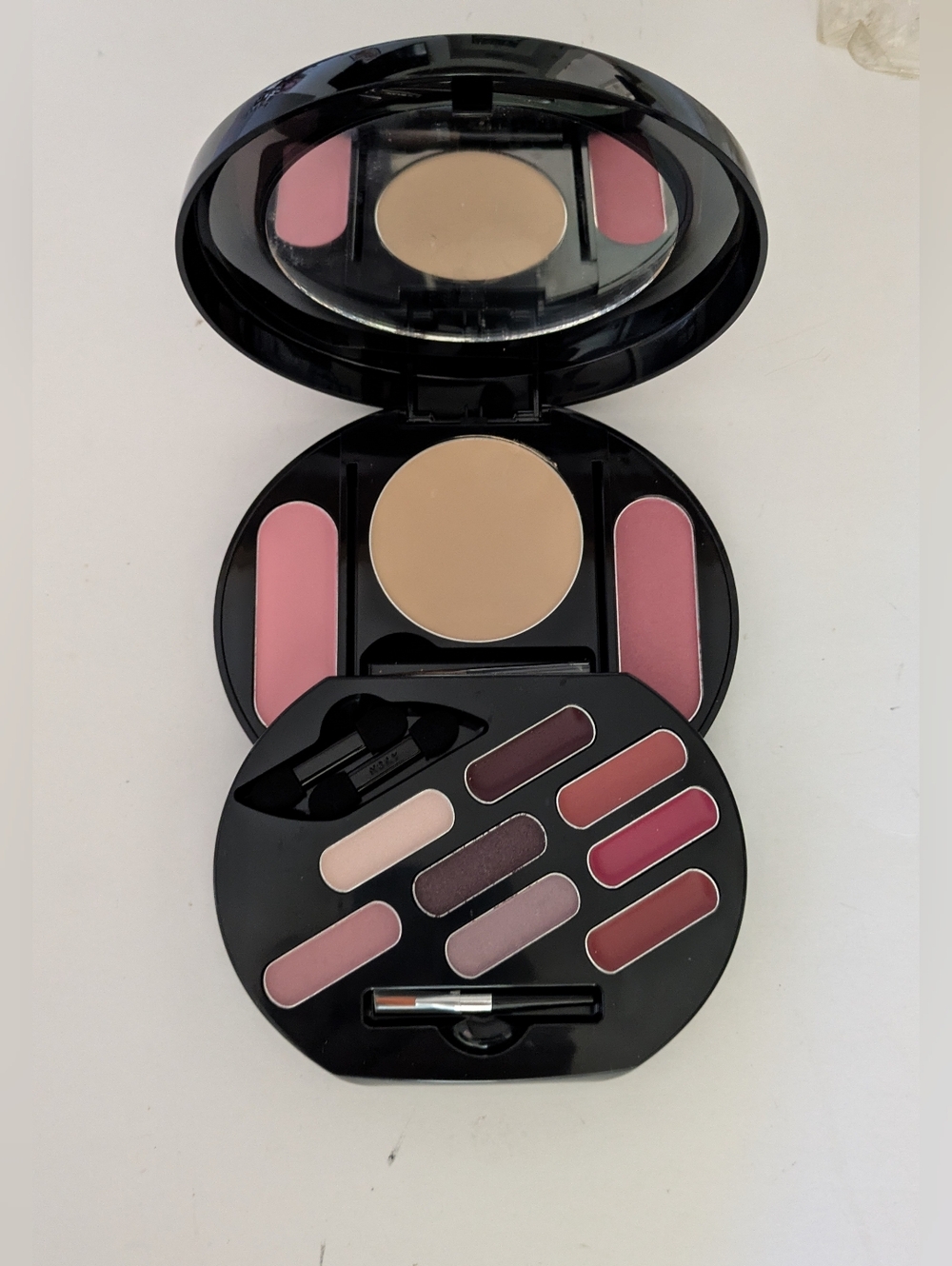AVON Compact Makeup Perfect Look Parfait Color Palette